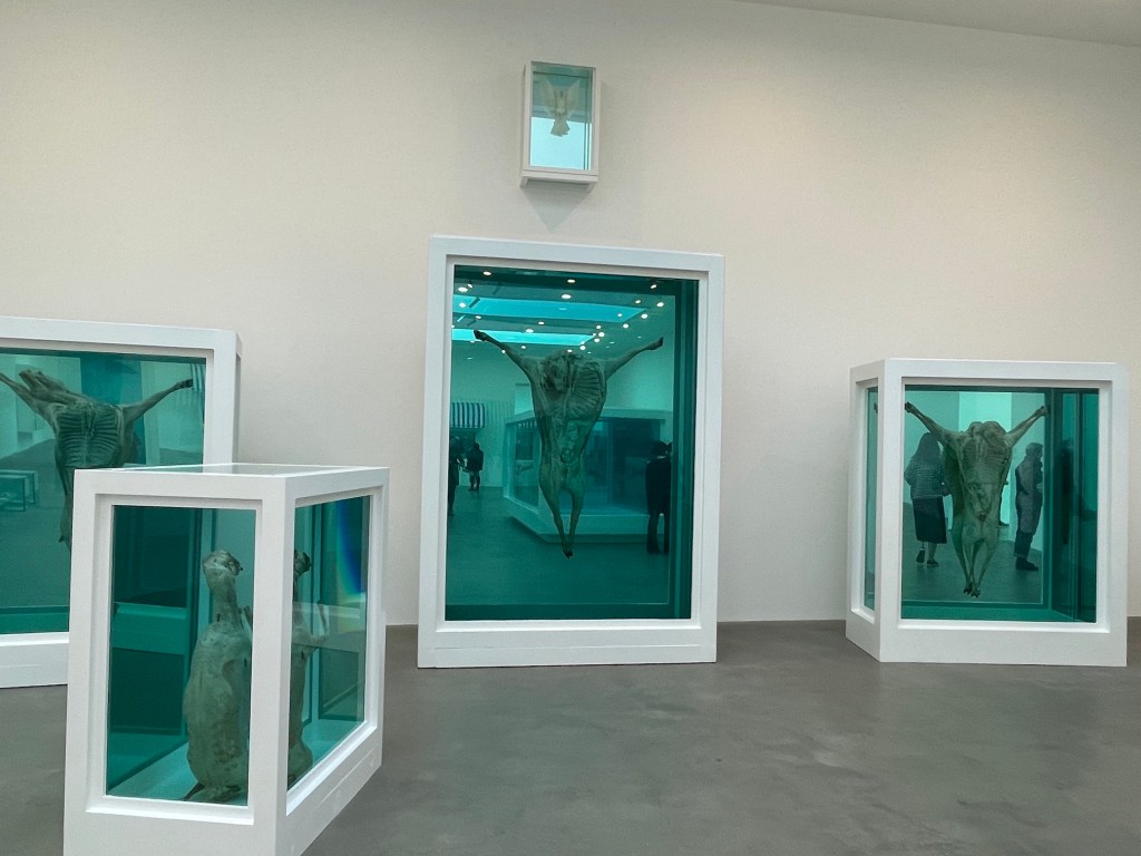 ダミアン・ハースト展示